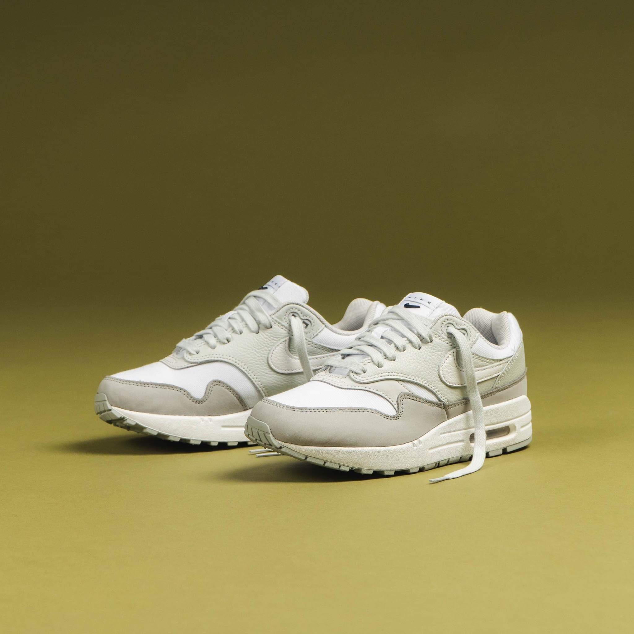 Soul - NIKE WMNS AIR MAX 1 '87 LX NBHD PHOTON DUST/WHITE