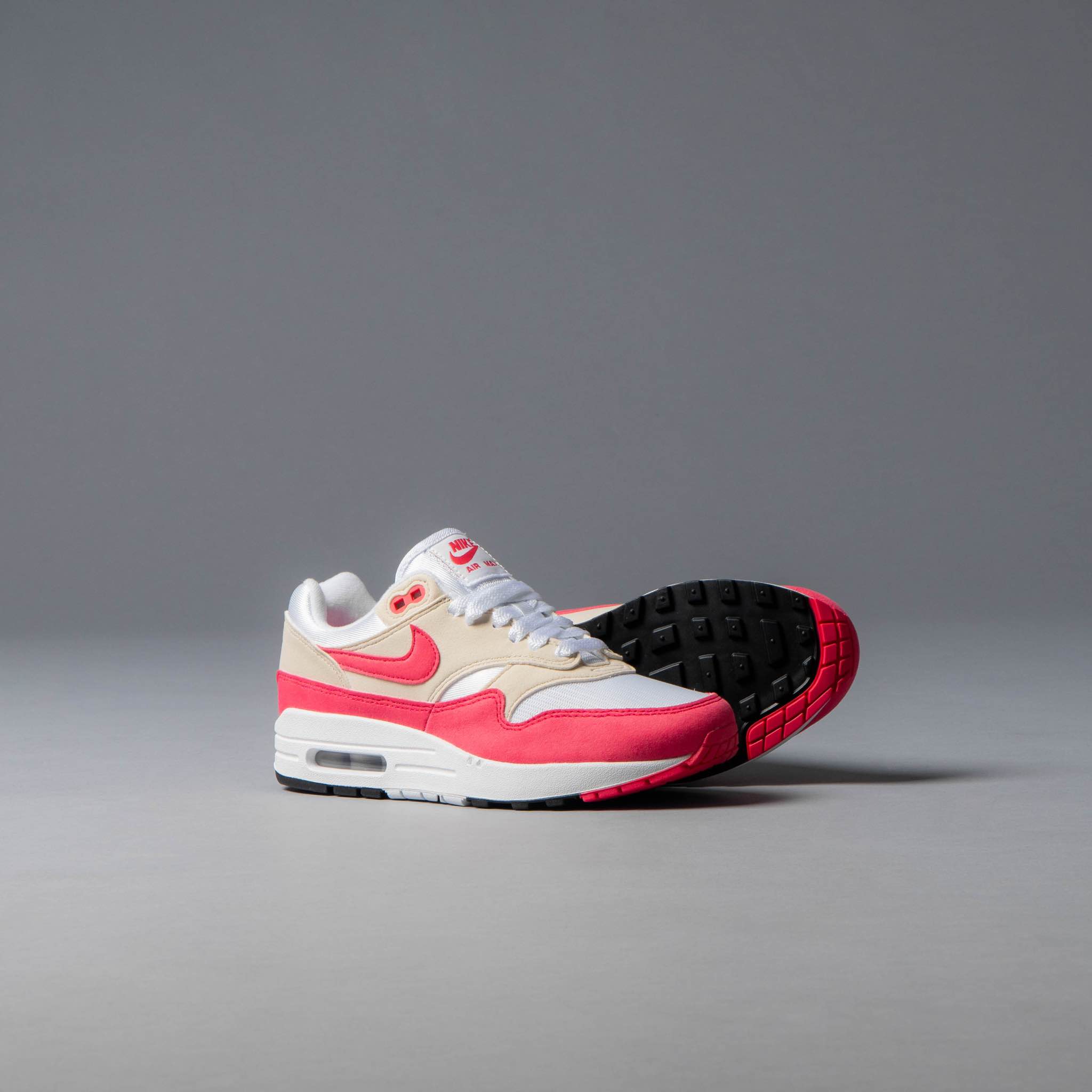 Pink and white air max 1 2025